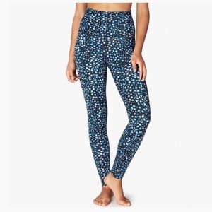 Beyond Yoga lux legging droplets, size L